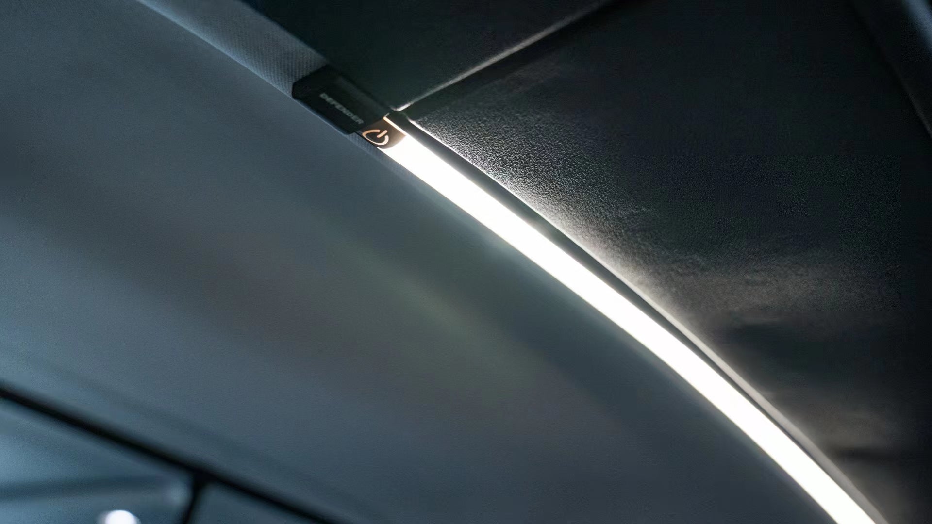 【新品未使用】ランドローバーディフェンダー用 トランクLEDライト カーゴ照明 ラスト3点)ディフェンダーLEDトランクルームバーライト / LANDROVER