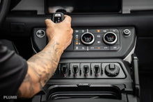 画像をギャラリービューアに読み込む, PLUMB センターコントロールスイッチ/LAND ROVER DEFENDER