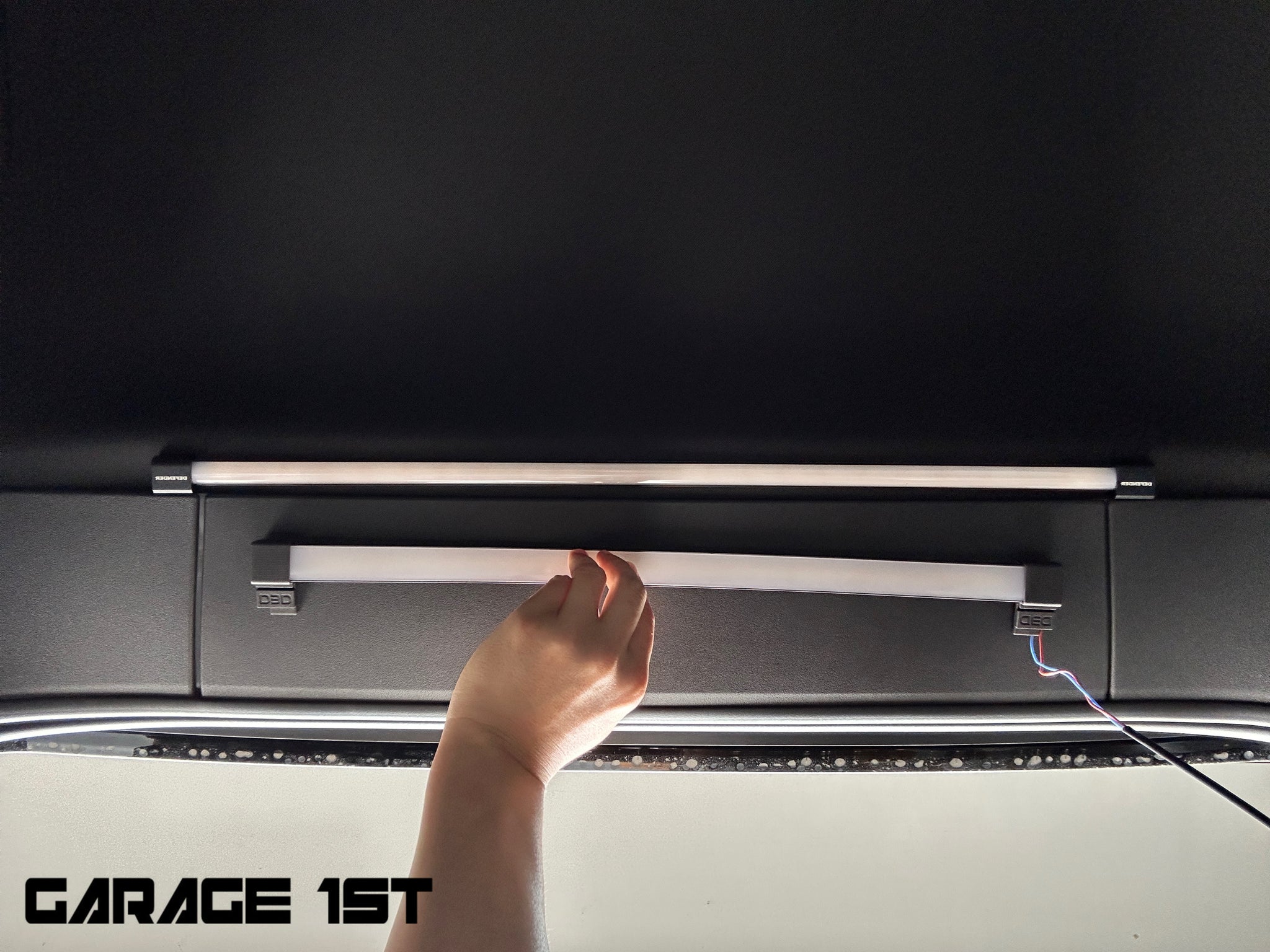 【新品未使用】ランドローバーディフェンダー用 トランクLEDライト カーゴ照明 ラスト3点)ディフェンダーLEDトランクルームバーライト / LANDROVER