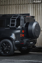画像をギャラリービューアに読み込む, PLUMB ディフェンダードライカーボンテールキット/LANDROVER DEFENDER90 110 130
